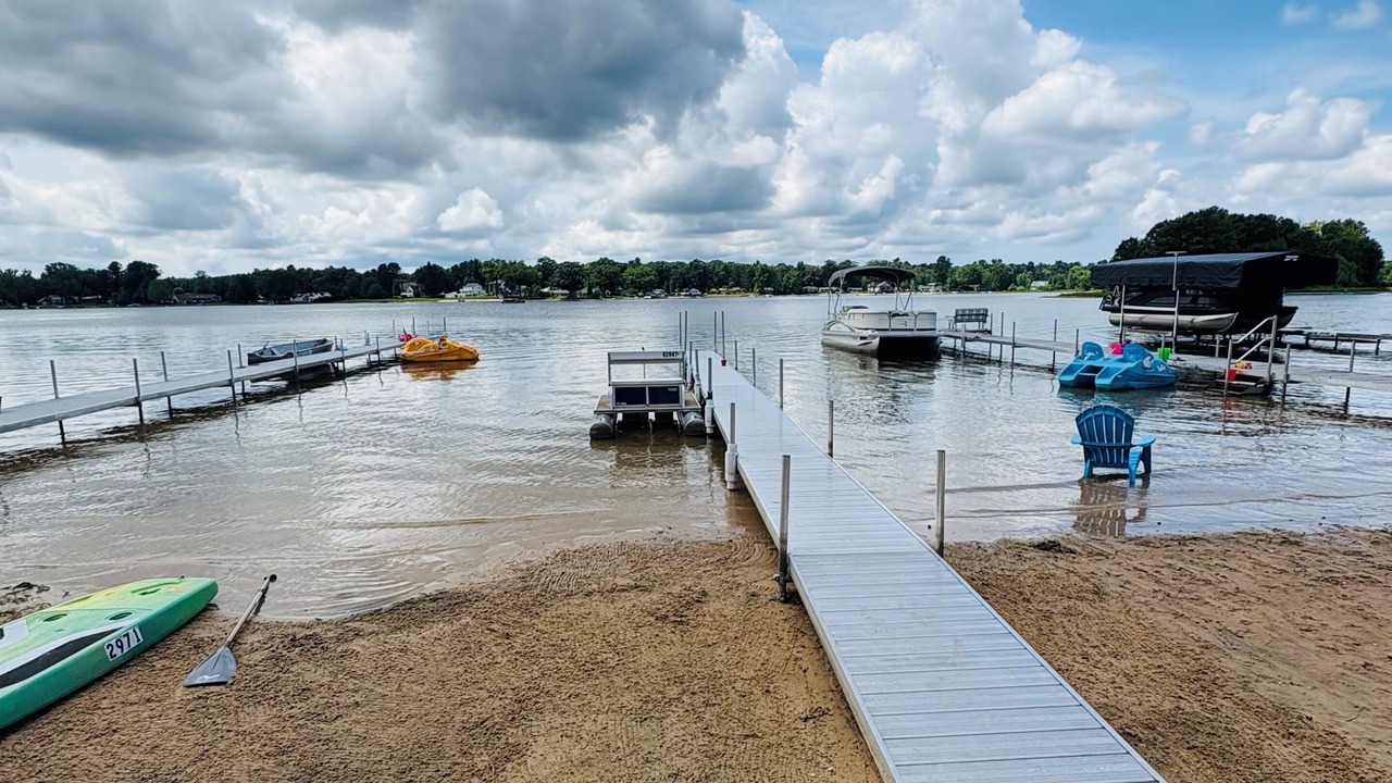 Photo of Others in Twin Lake