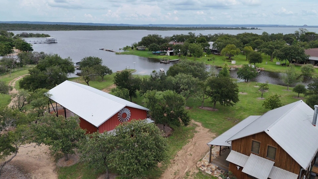 Photo of Outdoor in Buchanan Dam
