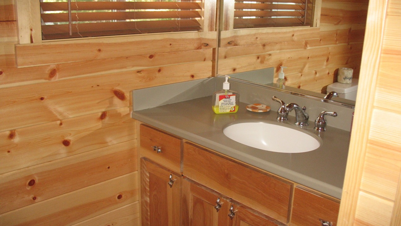 Photo of Bathroom in Strawberry