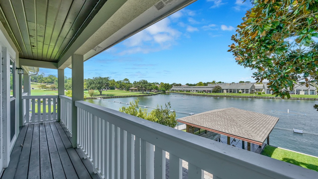 Photo of Patio Balcony in April Sound
