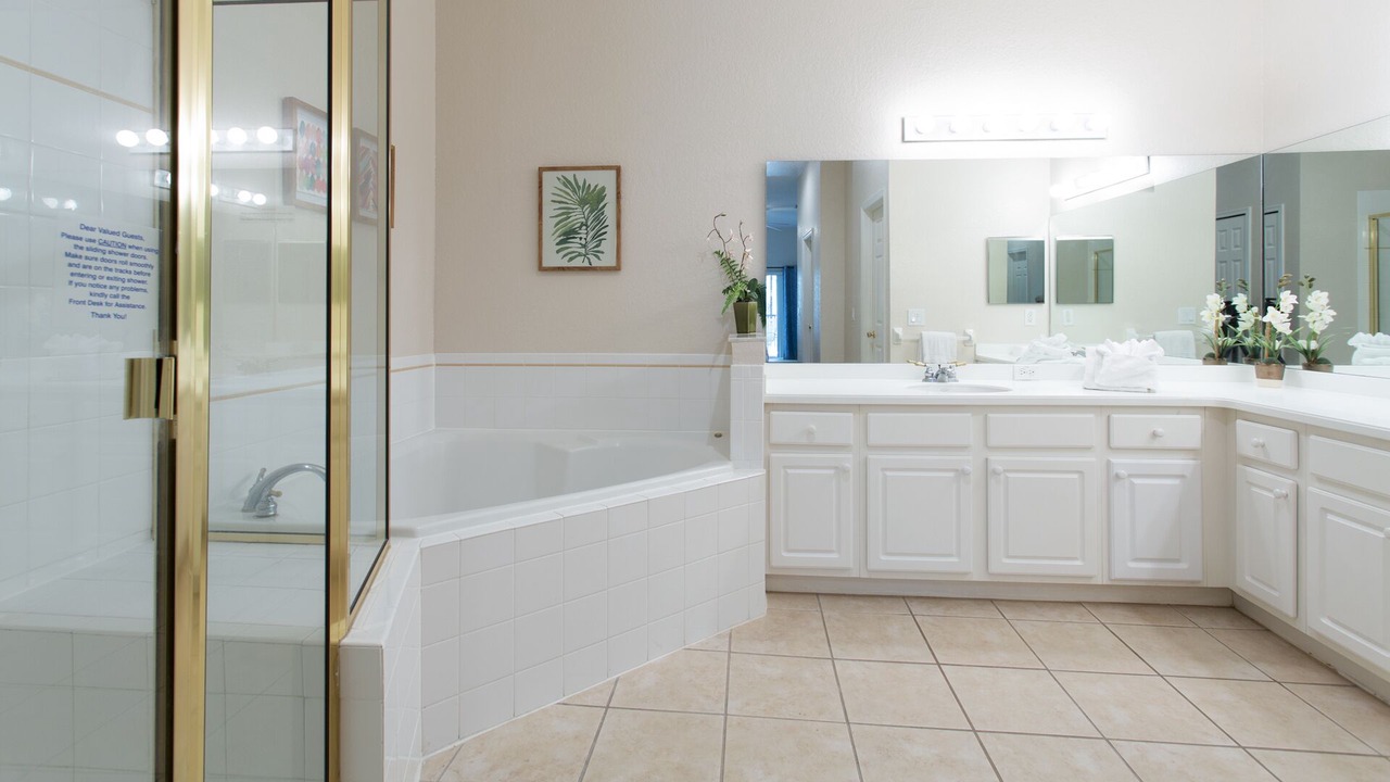 Photo of Bathroom in Bahama Bay