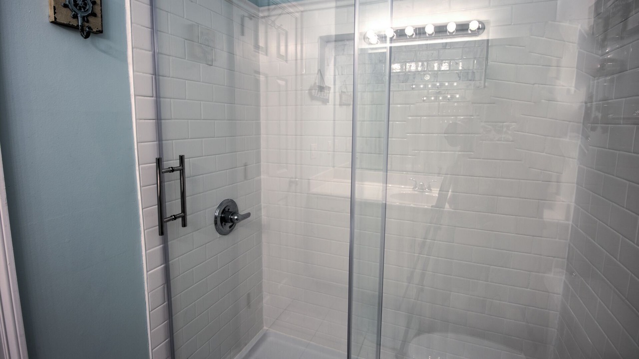 Photo of Bathroom in Lullwater Beach