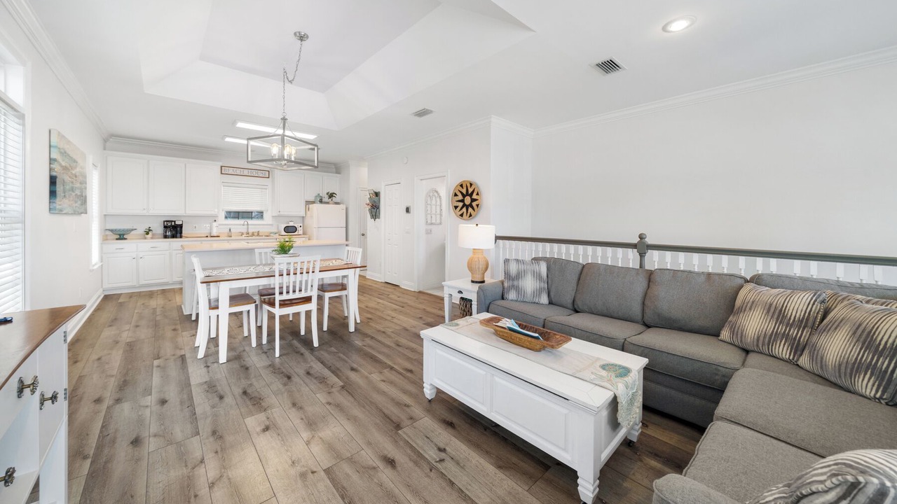 Photo of Livingroom in Lullwater Beach