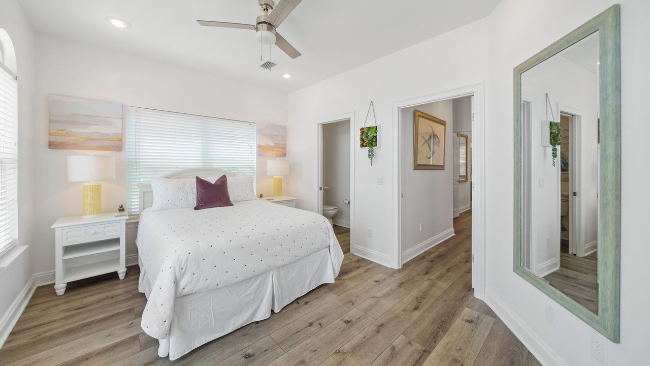 Photo of Bedroom in Lullwater Beach