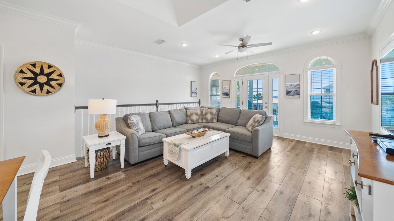 Photo of Livingroom in Lullwater Beach
