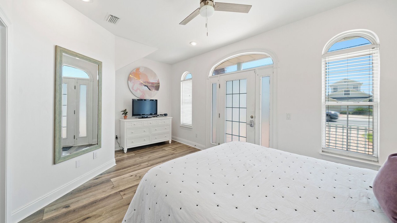 Photo of Bedroom in Lullwater Beach