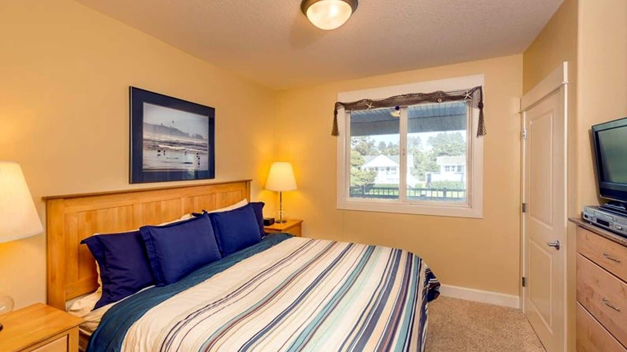 Photo of Bedroom in Lincoln City