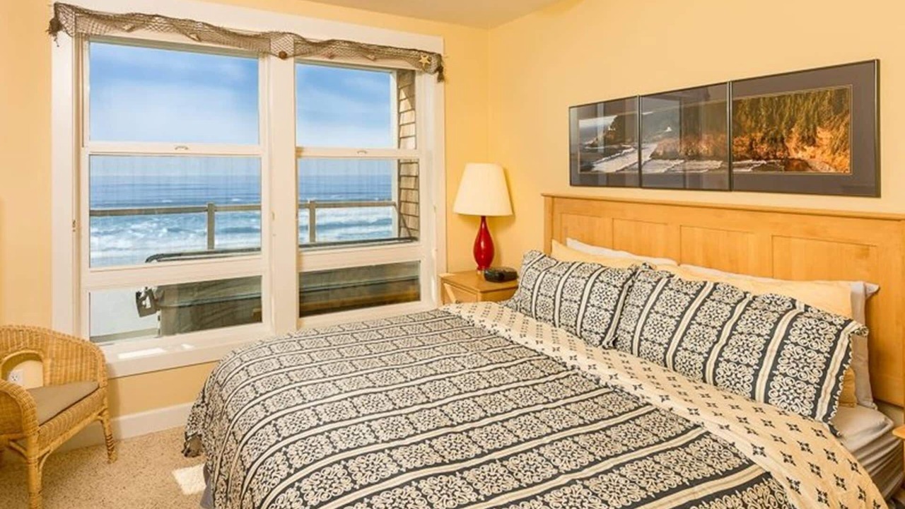 Photo of Bedroom in Lincoln City