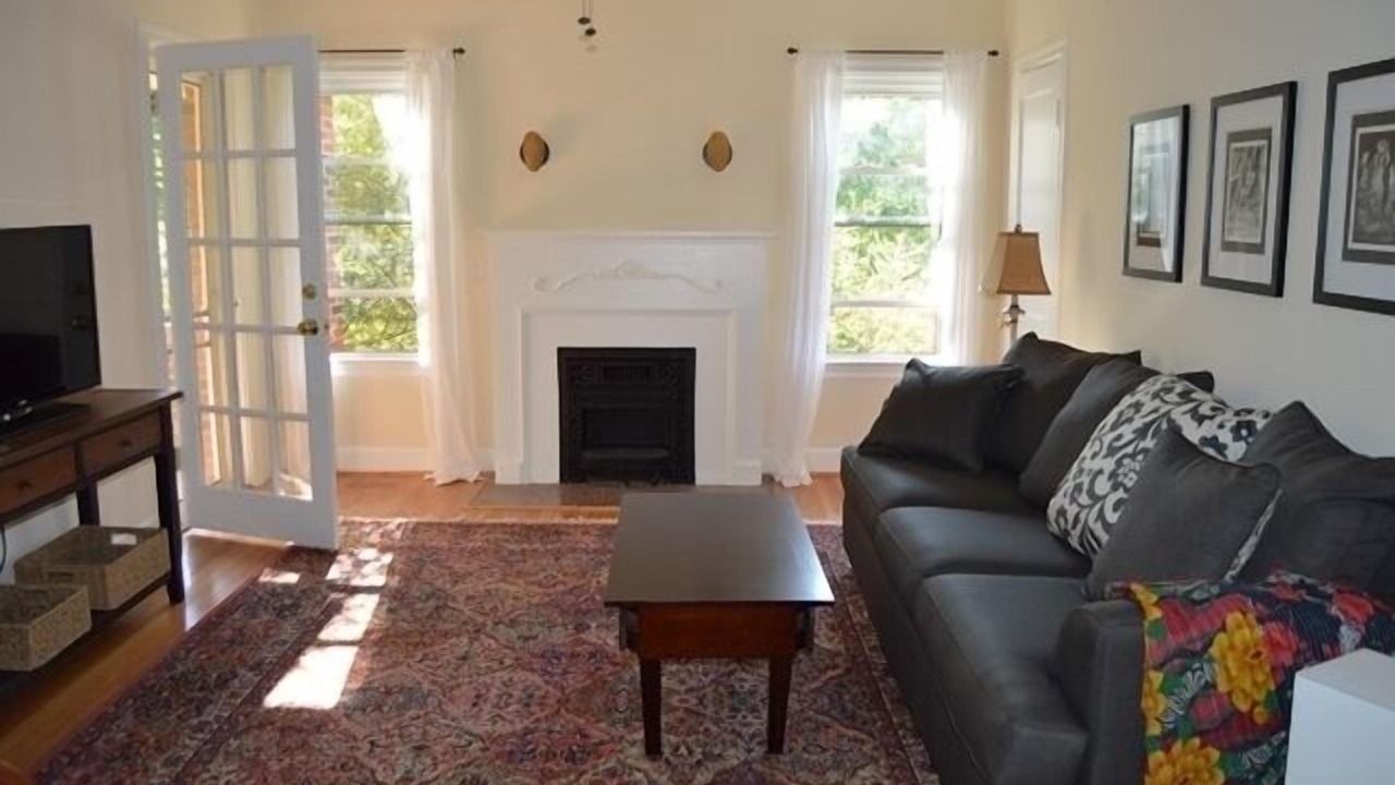 Photo of Livingroom in Knox - Henderson