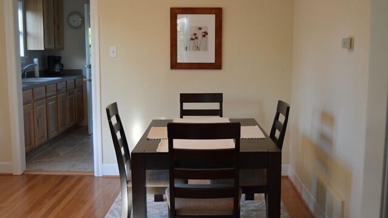 Photo of Livingroom in Knox - Henderson