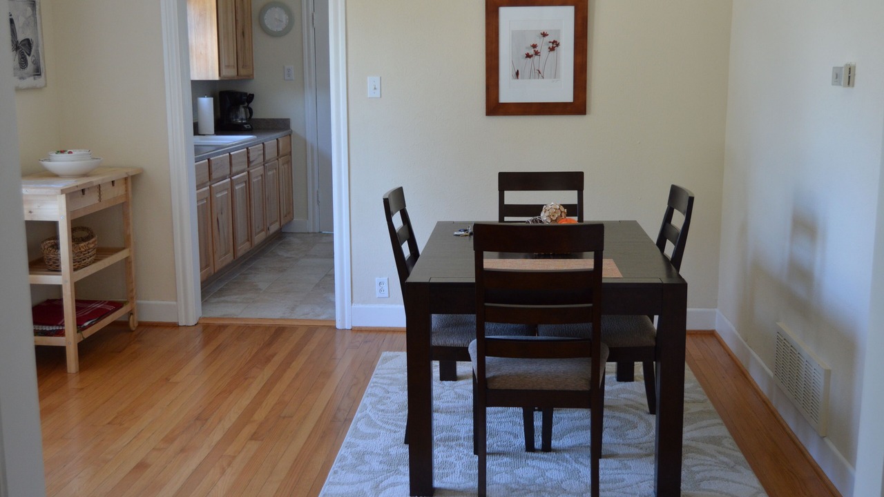 Photo of Livingroom in Knox - Henderson