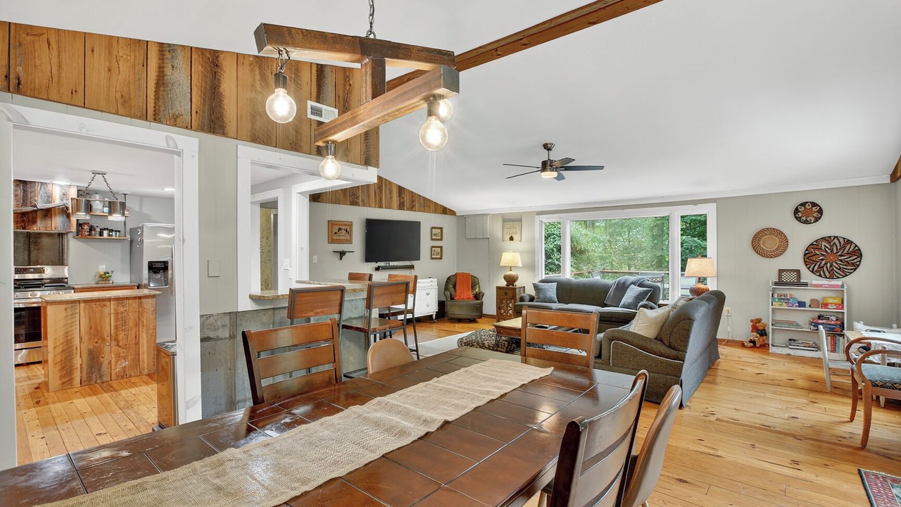 Photo of Livingroom in Candler
