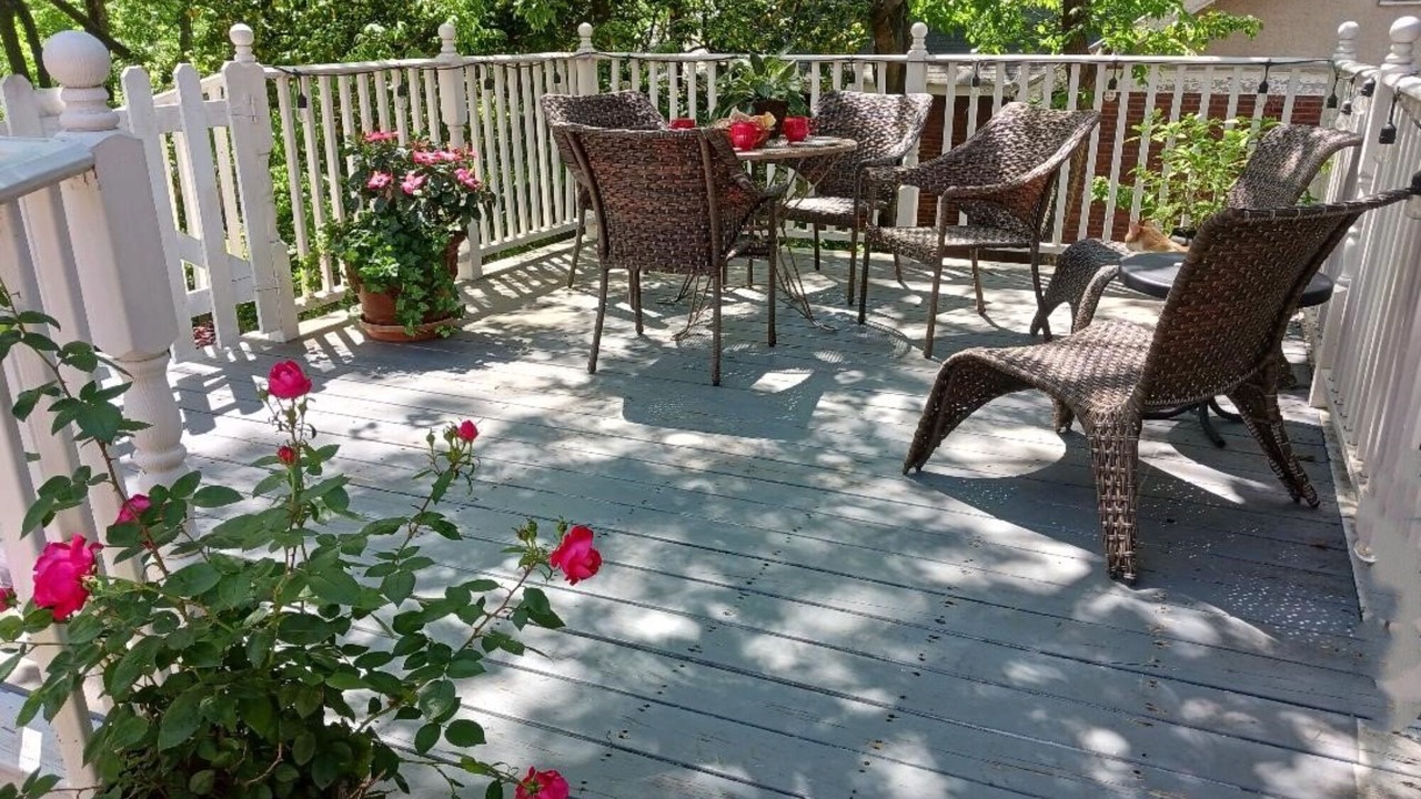 Photo of Patio Balcony in East of Broadway