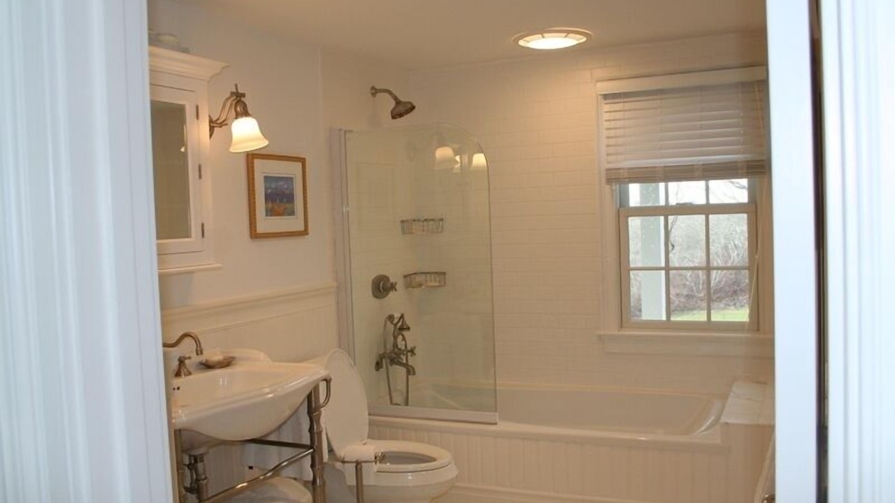 Photo of Bathroom in Tom Nevers