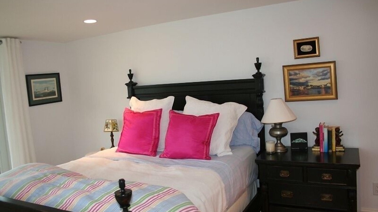 Photo of Bedroom in Tom Nevers