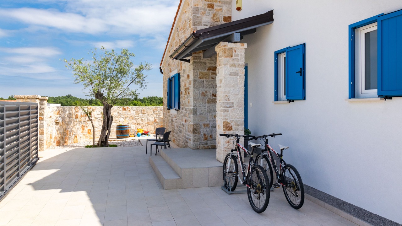 Photo of Patio Balcony in Jursici