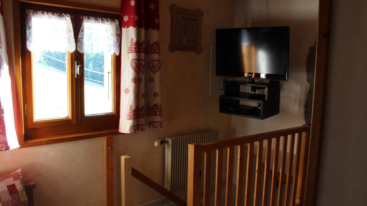 Photo of Others in Thones