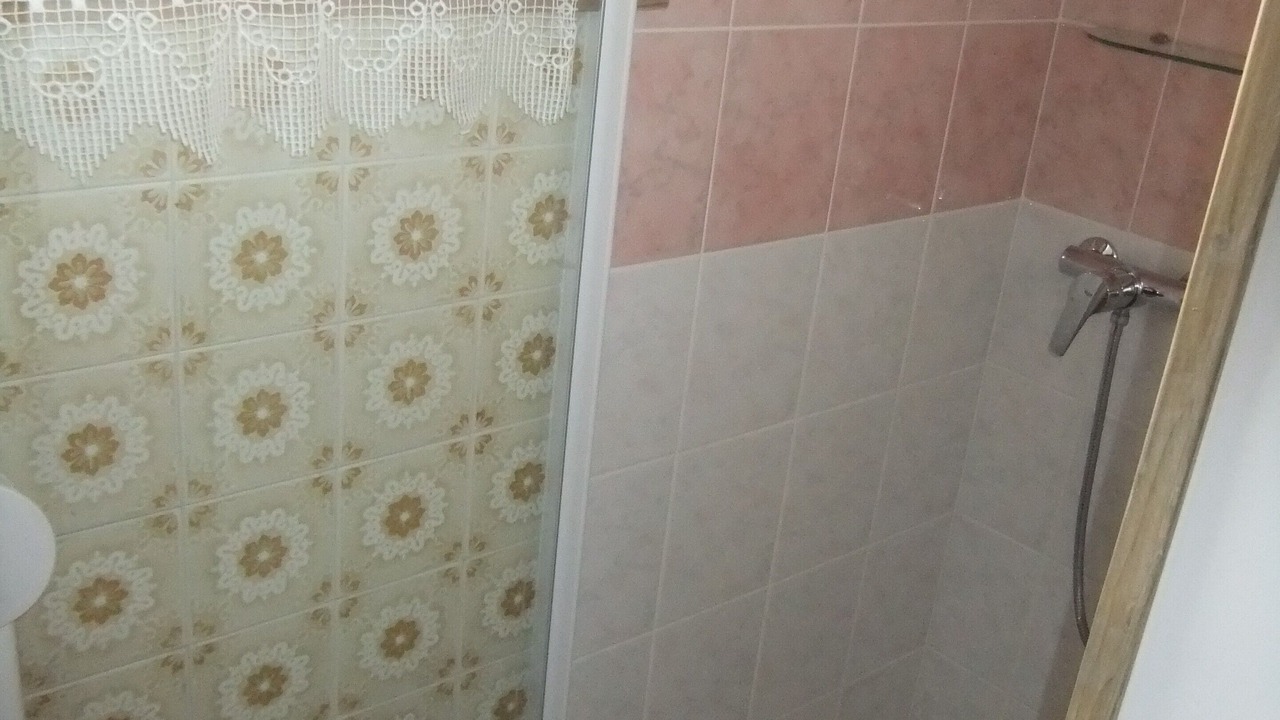 Photo of Bathroom in Thones