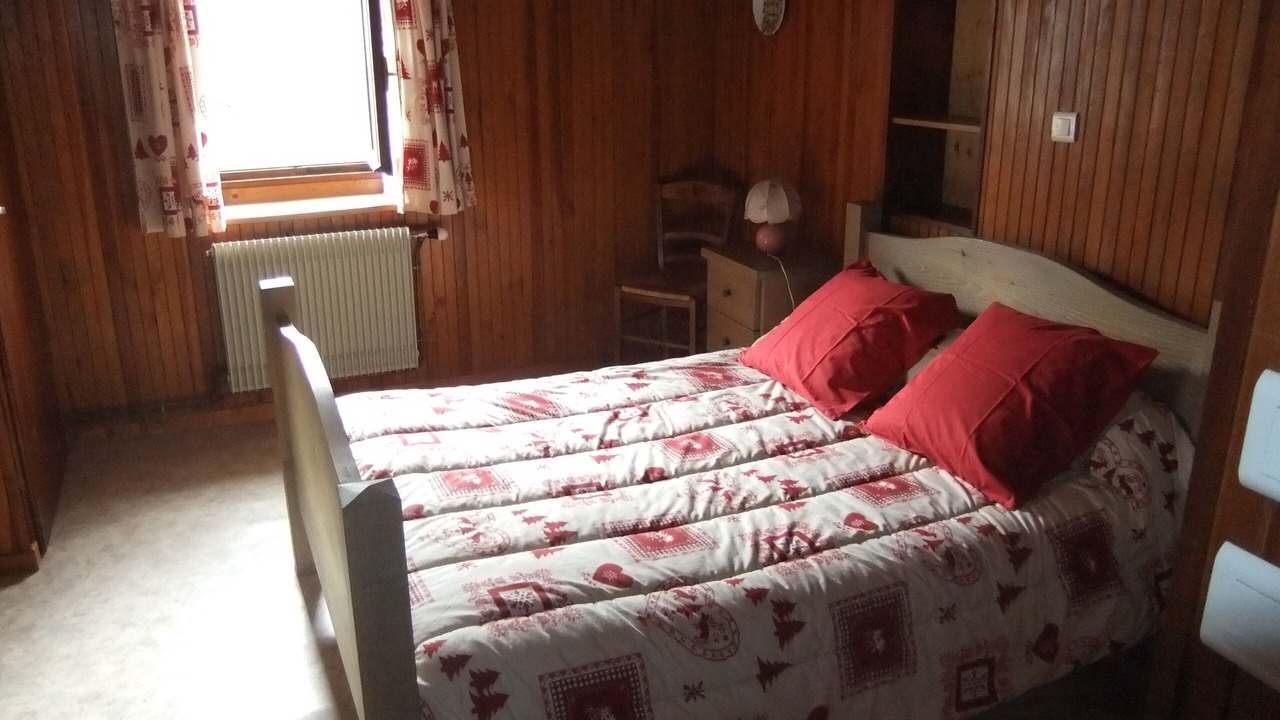 Photo of Bedroom in Thones