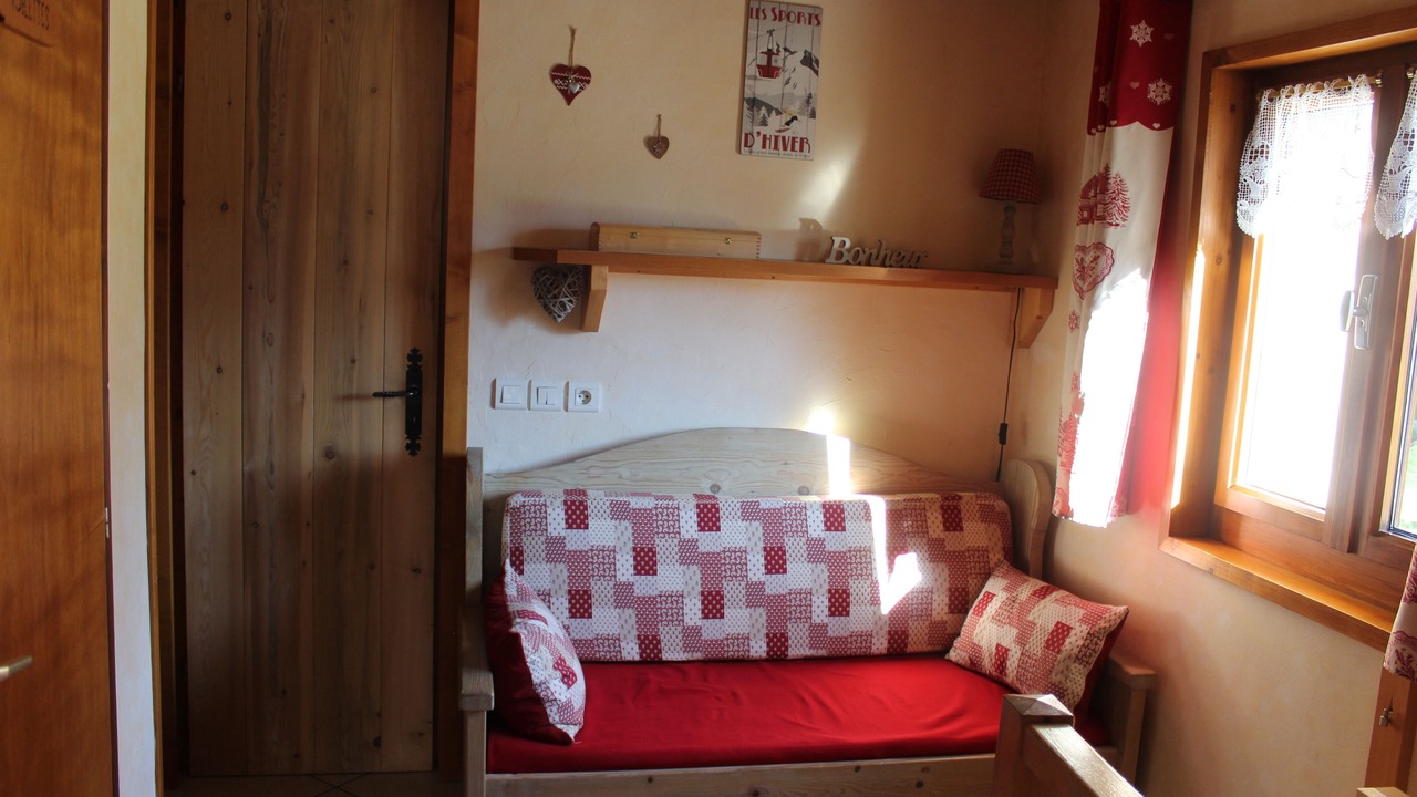 Photo of Others in Thones