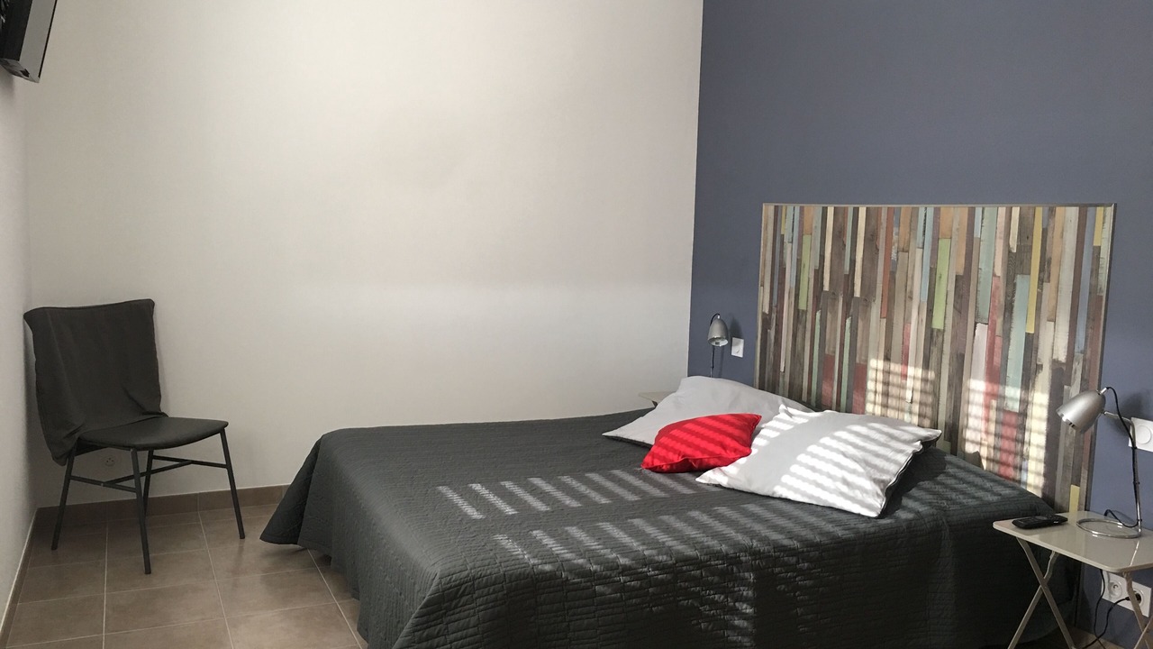 Photo of Bedroom in Camaret-sur-Aigues