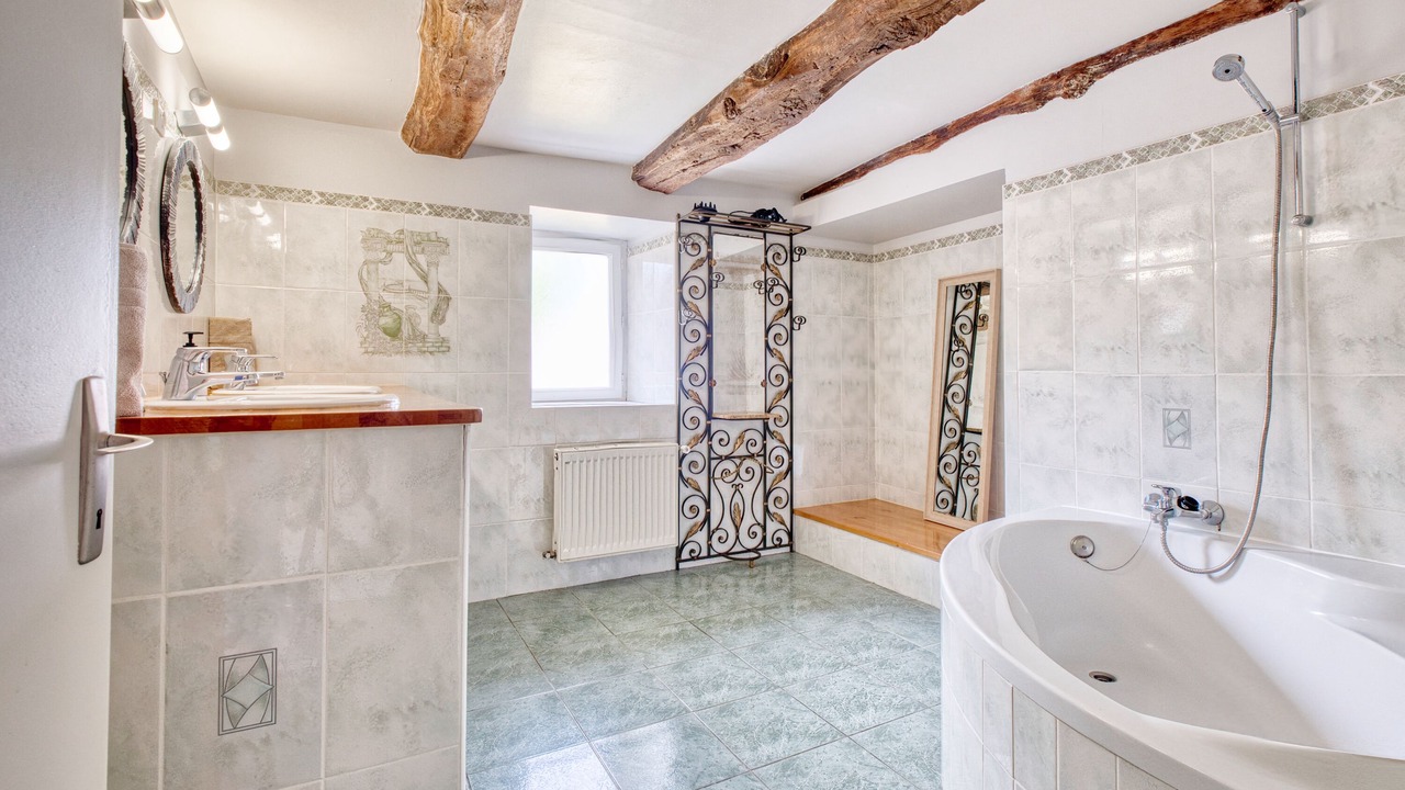 Photo of Bathroom in Montrem