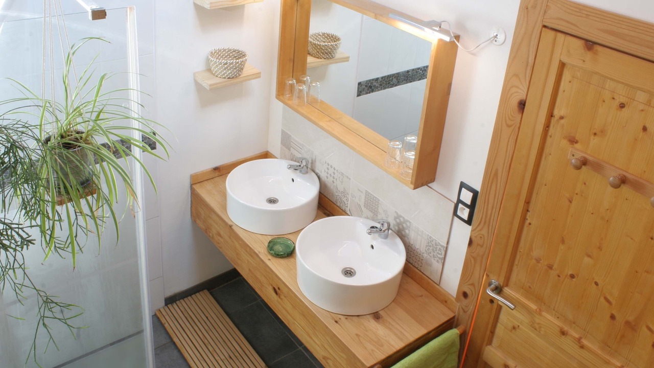 Photo of Bathroom in Saint-Julien-en-Vercors