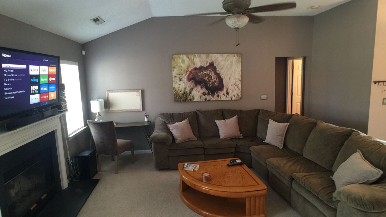 Photo of Livingroom in Murraysville