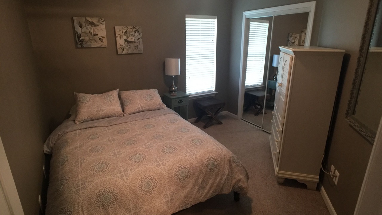 Photo of Bedroom in Murraysville