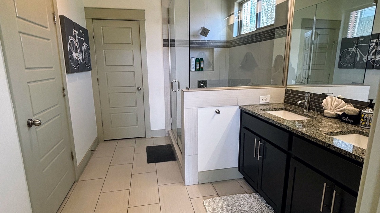 Photo of Bathroom in East Cesar Chavez
