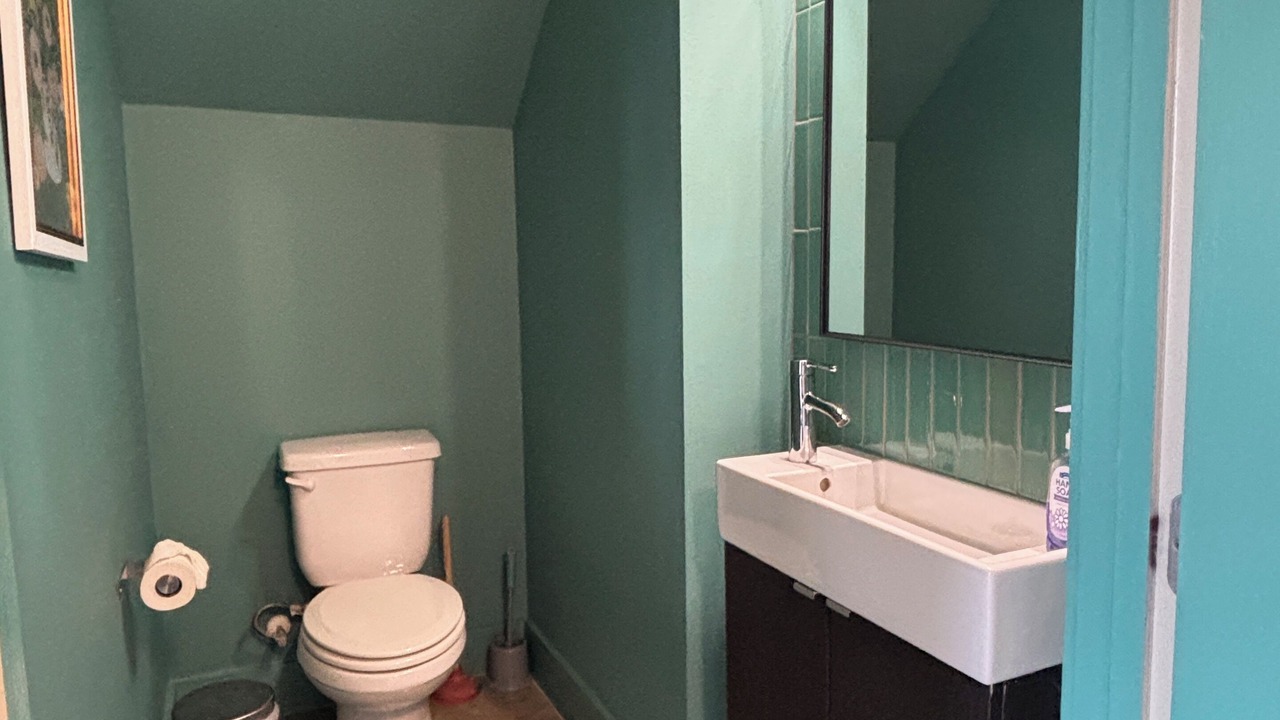 Photo of Bathroom in East Cesar Chavez