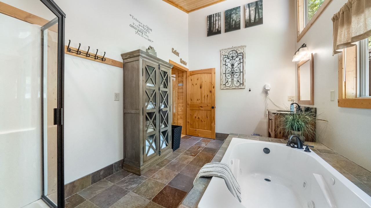 Photo of Bathroom in La Follette
