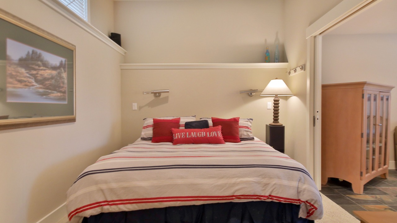 Photo of Bedroom in Clinton