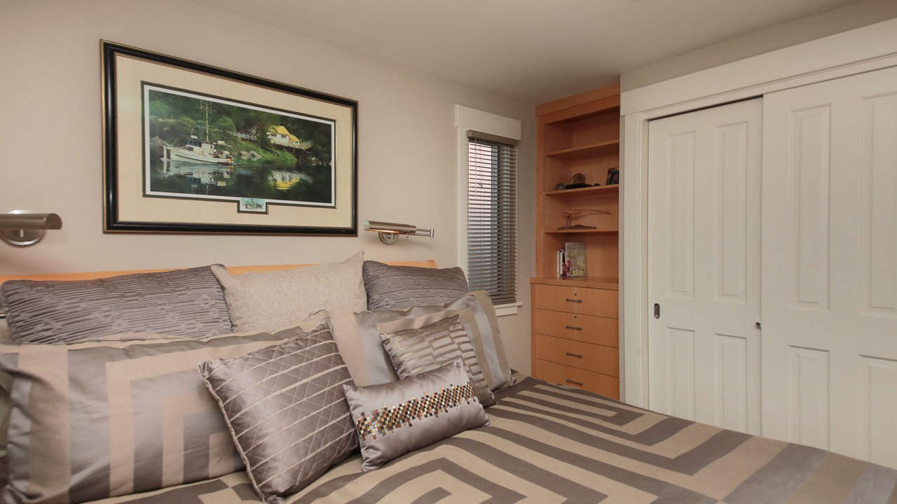 Photo of Bedroom in Clinton