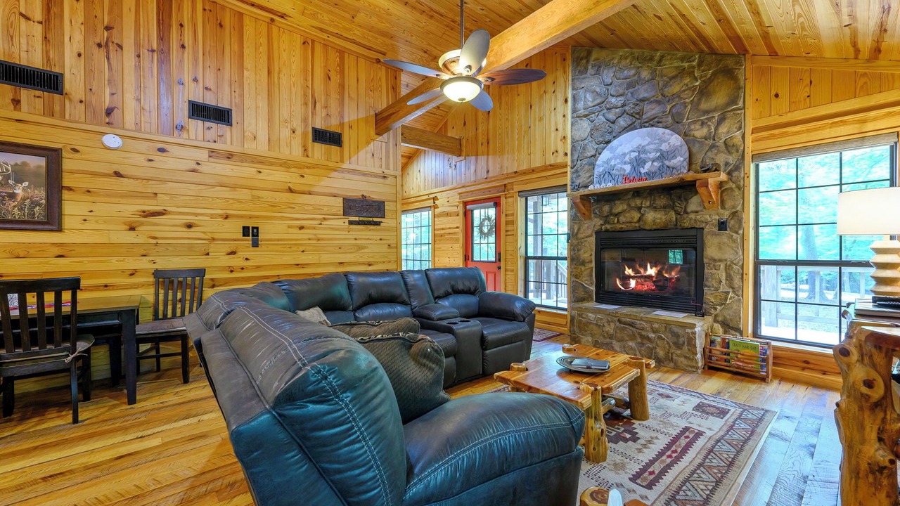 Photo of Livingroom in Broken Bow