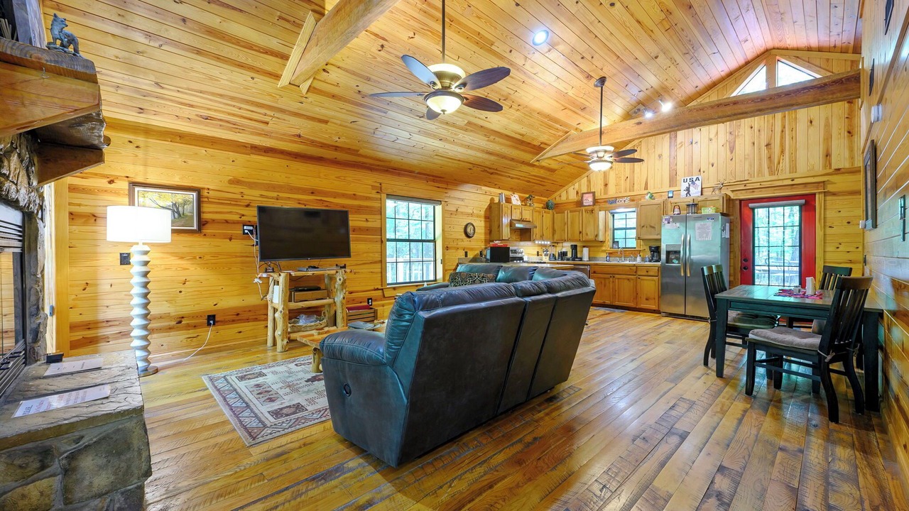 Photo of Livingroom in Broken Bow