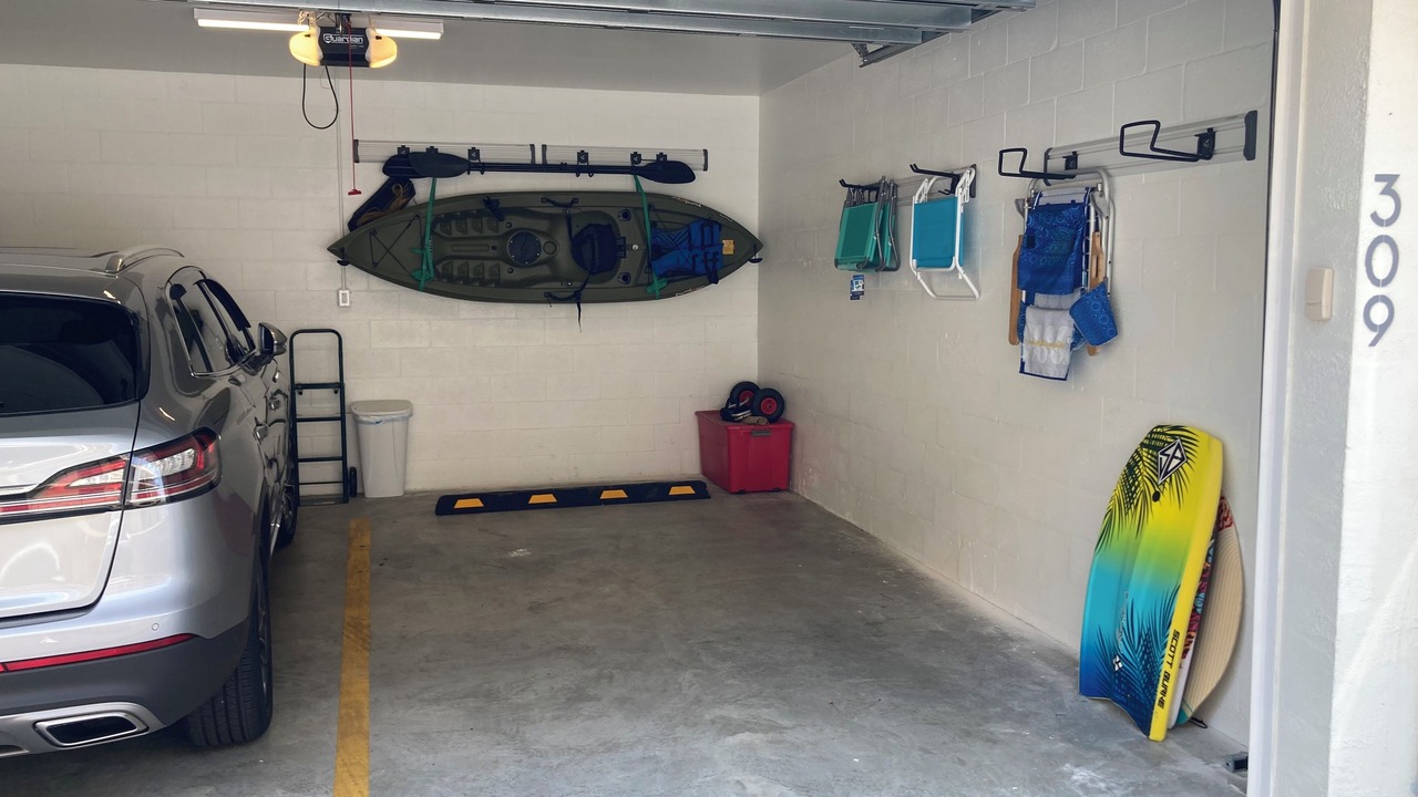 Photo of Others in Breakers