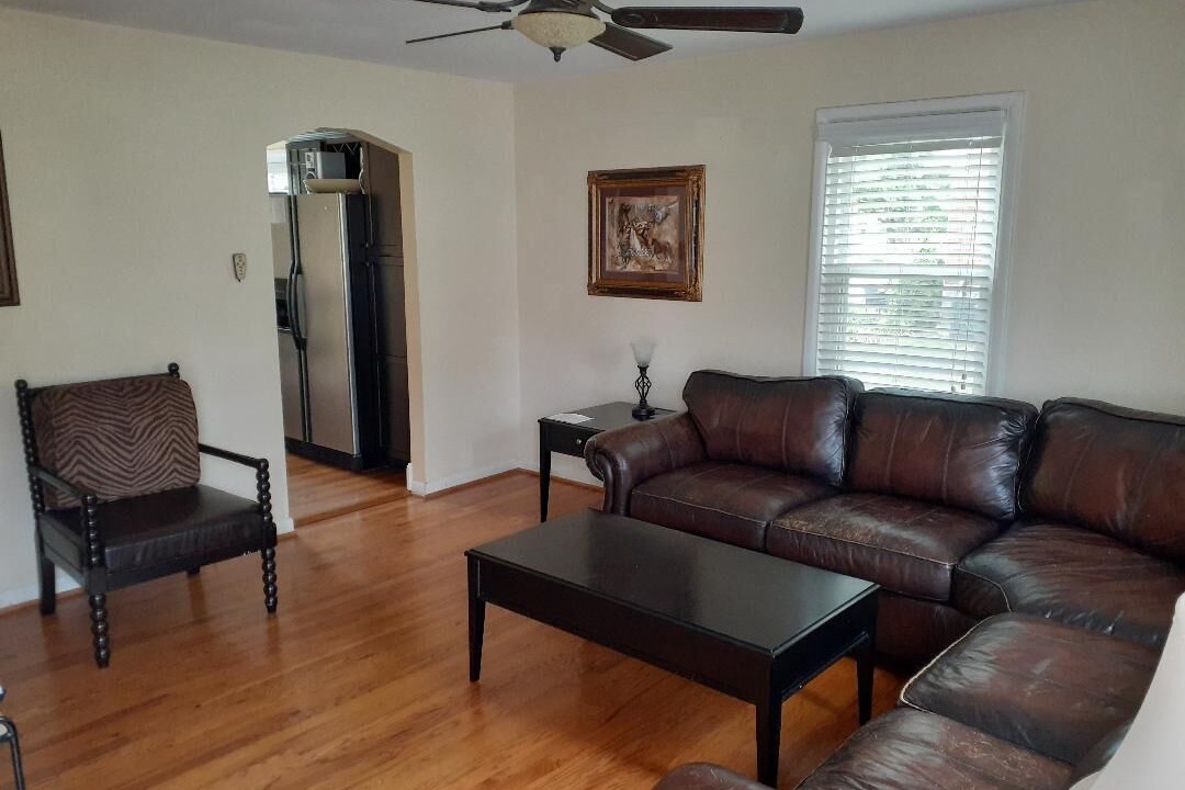 Photo of Livingroom in Woodland Hills