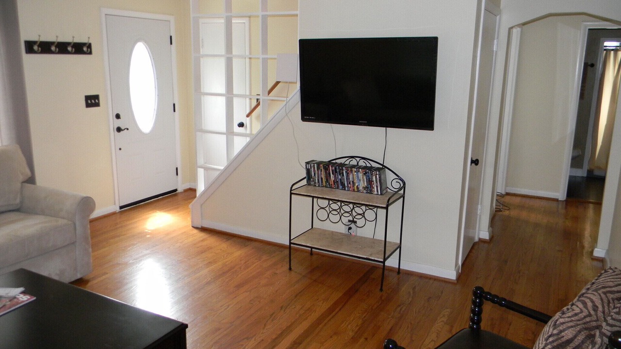 Photo of Livingroom in Woodland Hills