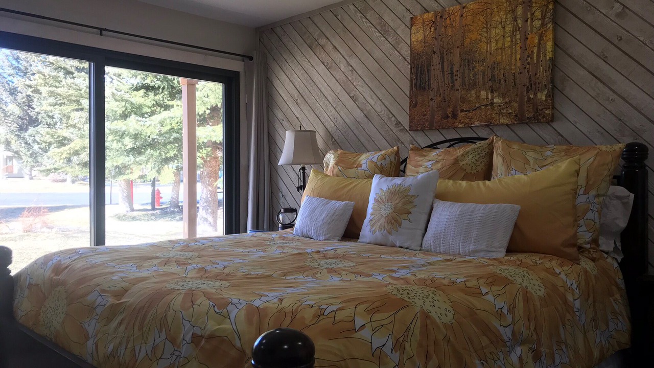 Photo of Bedroom in Mammoth Lakes