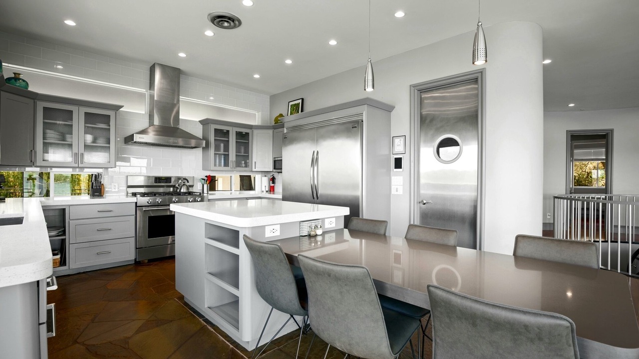 Photo of Kitchen in Hughes Park Lake