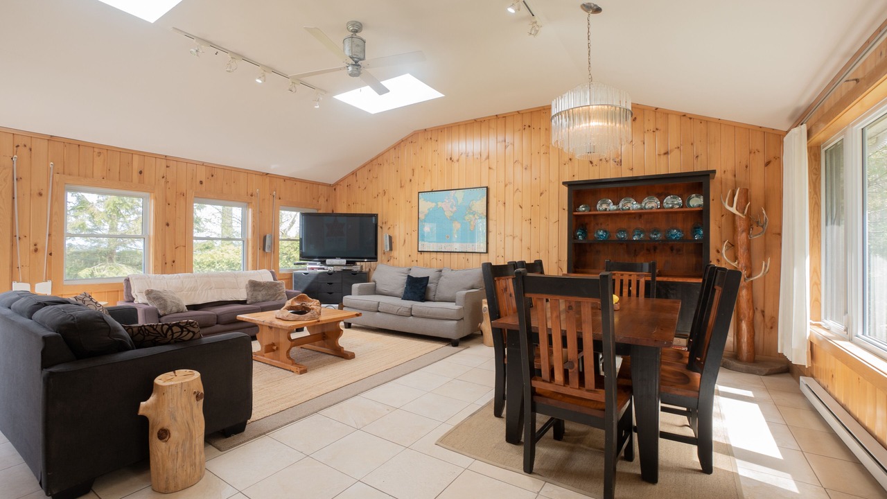 Photo of Livingroom in Kincardine