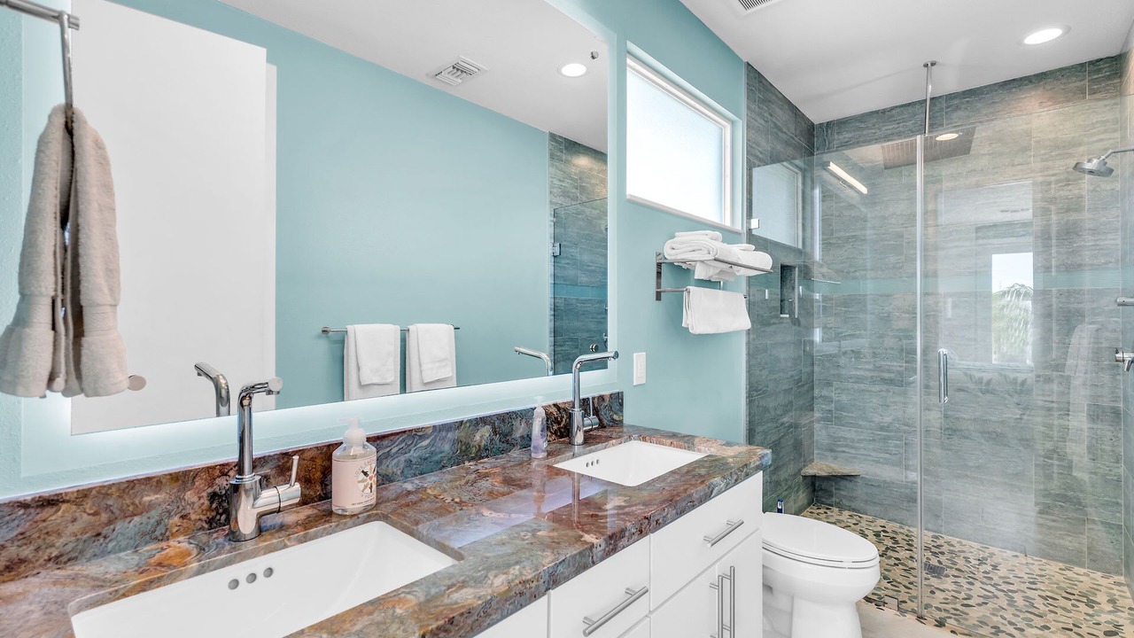 Photo of Bathroom in Marathon