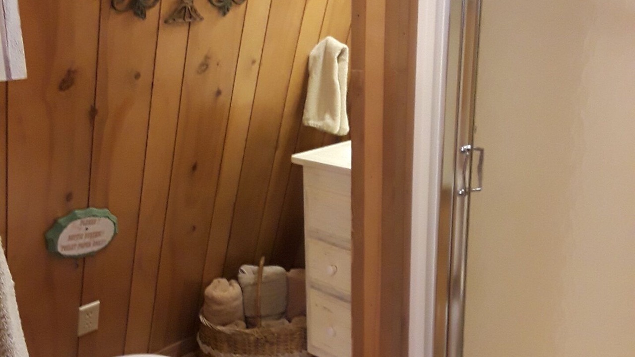 Photo of Bathroom in Elmore City