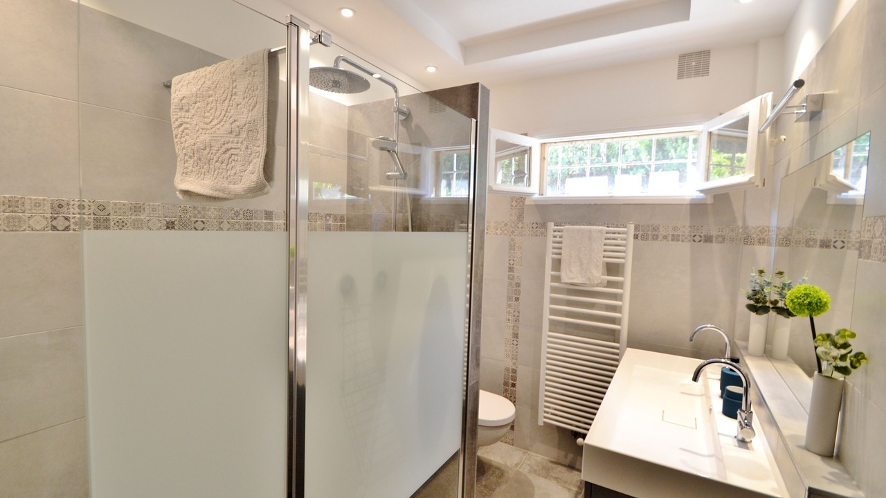 Photo of Bathroom in Biot