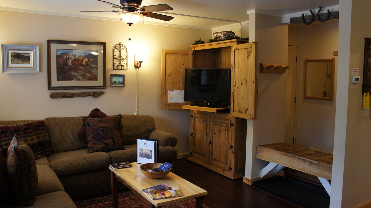 Photo of Bedroom in Peak 9