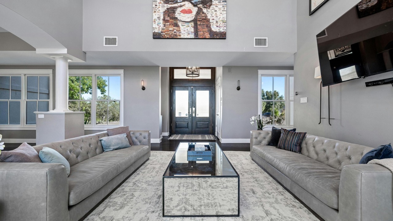 Photo of Livingroom in River Pointe