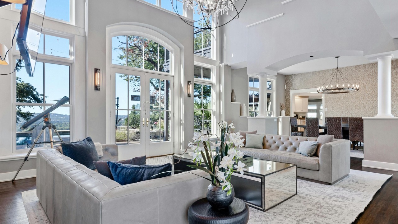 Photo of Livingroom in River Pointe