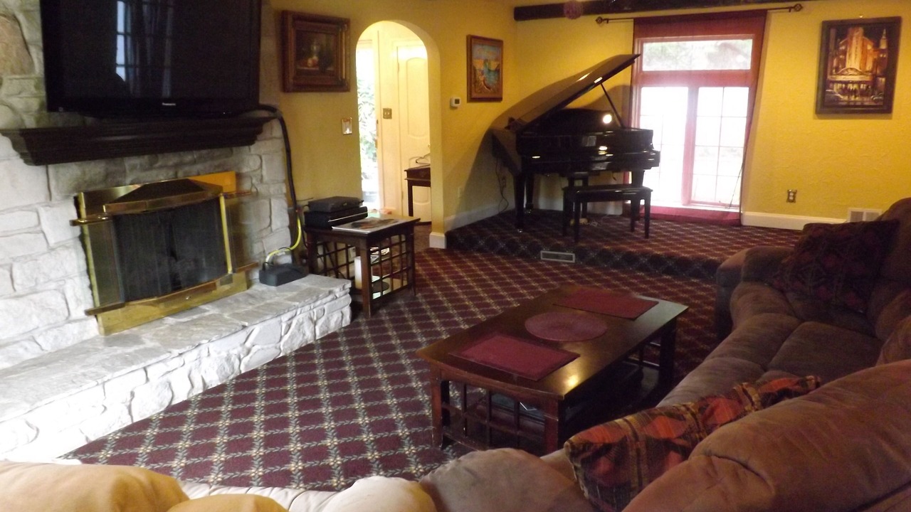 Photo of Livingroom in Oakton