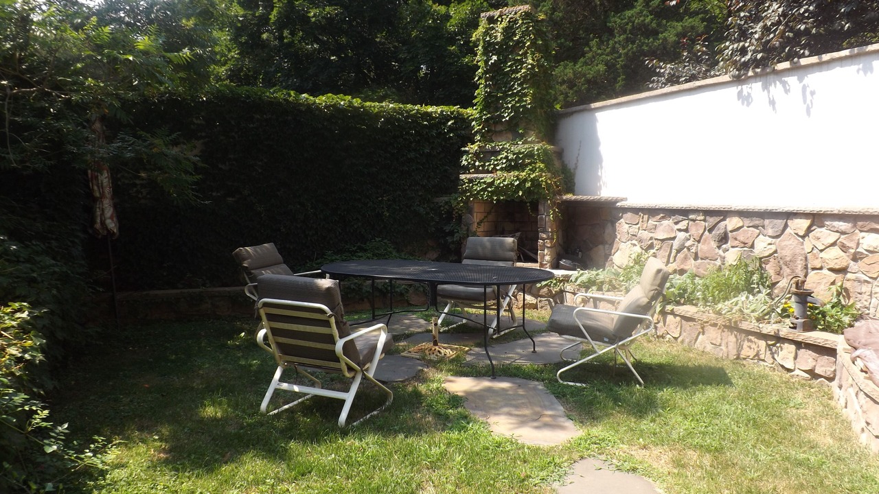 Photo of Outdoor in Oakton